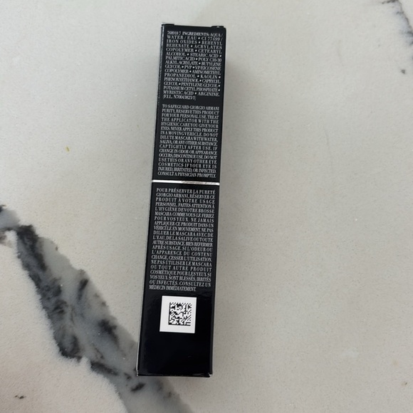 Giorgio Armani Vertigo Lift Black Mascara - Picture 3 of 4